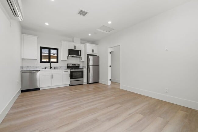 Building Photo - 16245 1/2 Chatsworth Street