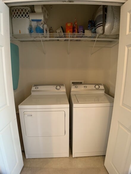 Building Photo - 6255 Beechtree Dr