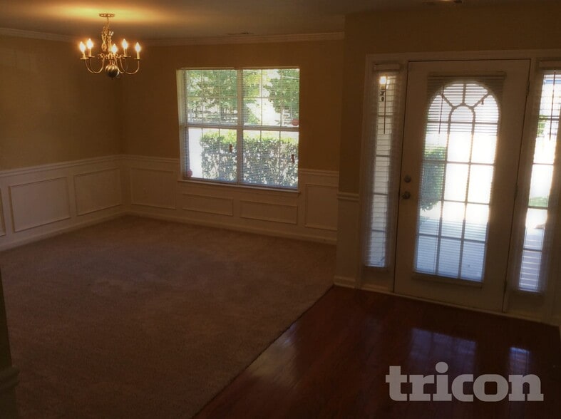 Building Photo - 6601 Pamplona Pl