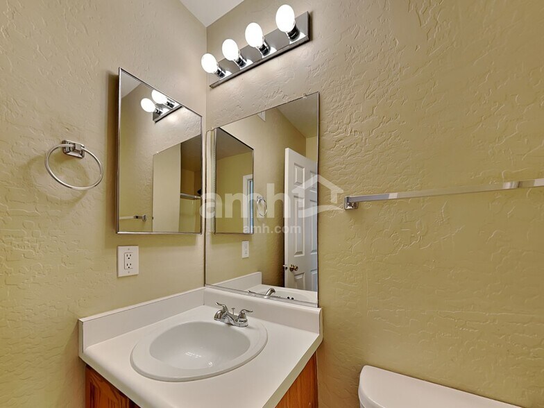 Building Photo - 10006 W Miami St