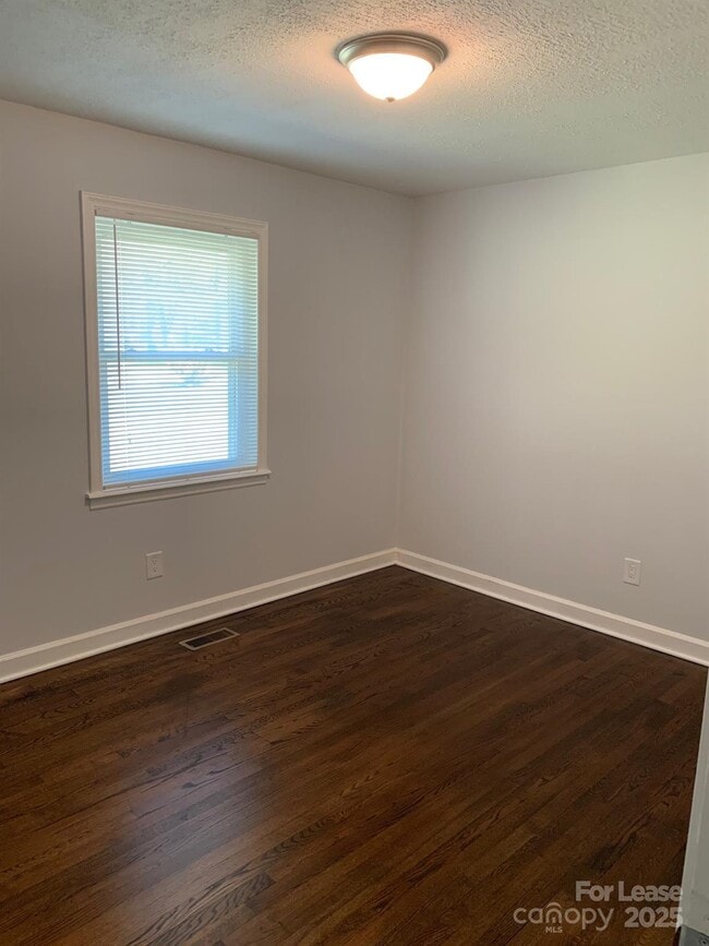 Building Photo - 310 Hillcrest Dr