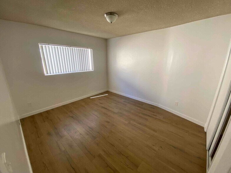 Building Photo - 8010 Owensmouth Ave