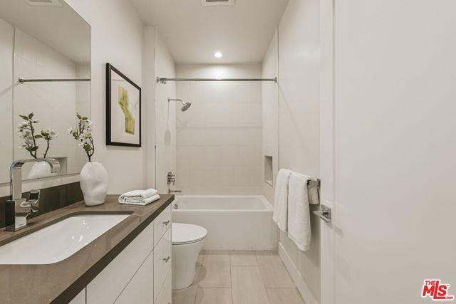 Building Photo - 3230 S Barrington Ave