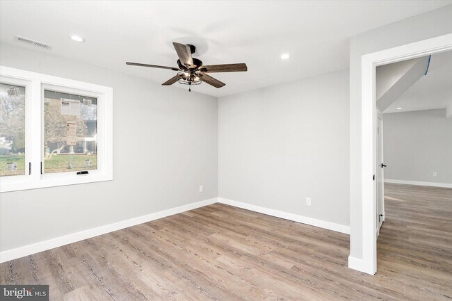Building Photo - 92 Pennwood Dr