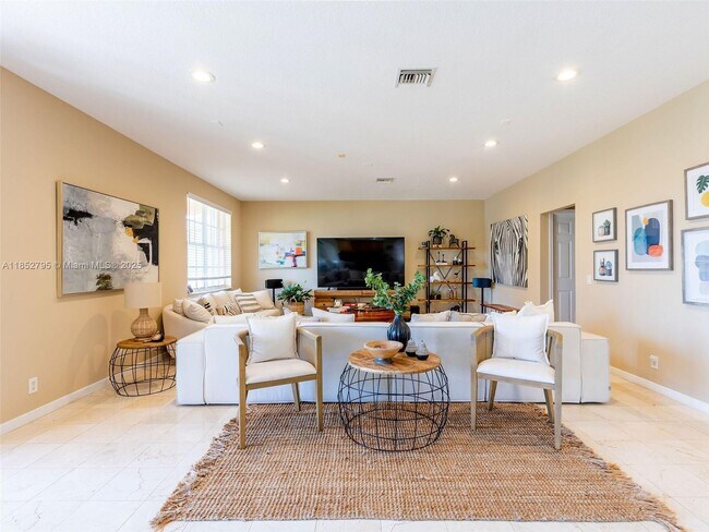 Building Photo - 665 Nandina Dr
