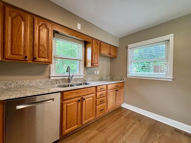Building Photo - 2564 Millbrook Dr