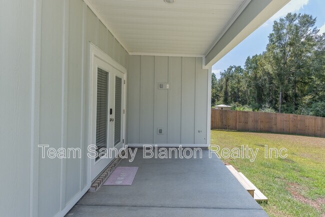 Building Photo - 874 Windhill Dr
