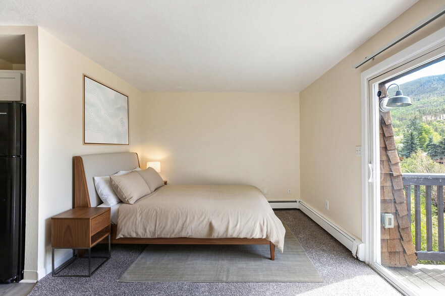 Building Photo - Straight Creek Apartments