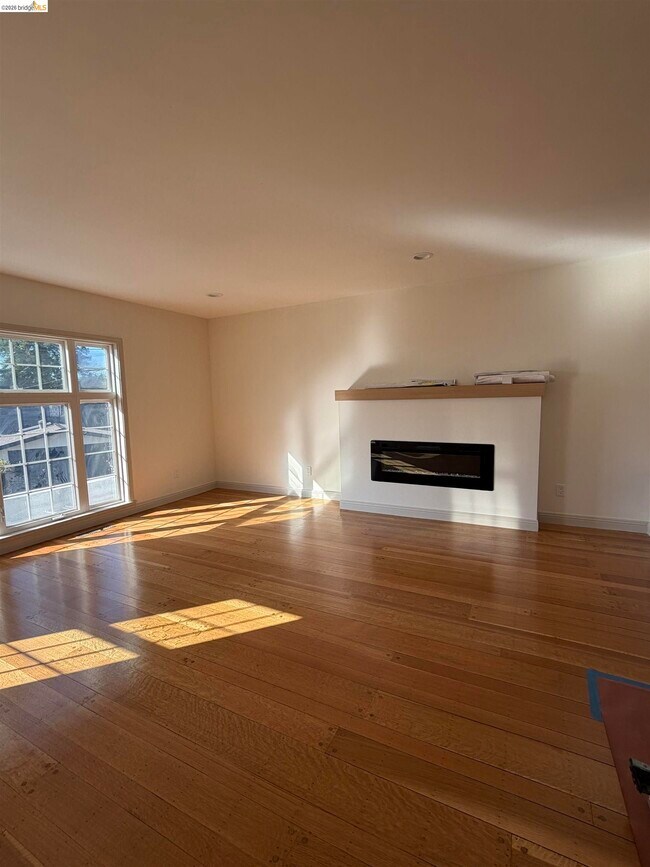 Building Photo - 83 Alamo Ave