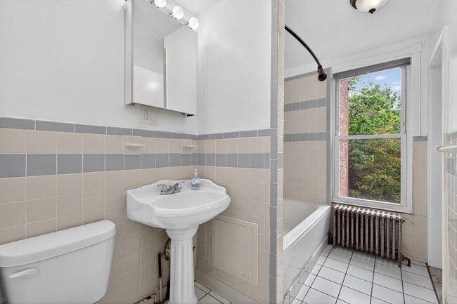 Building Photo - 232.5 6th St