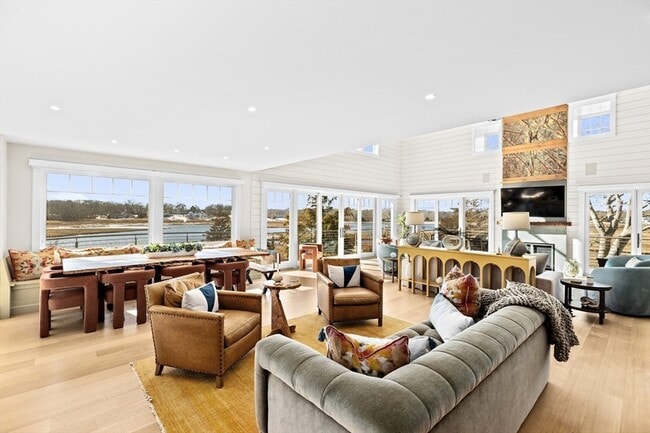 Building Photo - 67 Border St