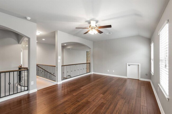 Building Photo - 420 Wild Rose Dr