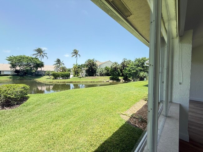 Building Photo - 225 N Lakeshore Dr