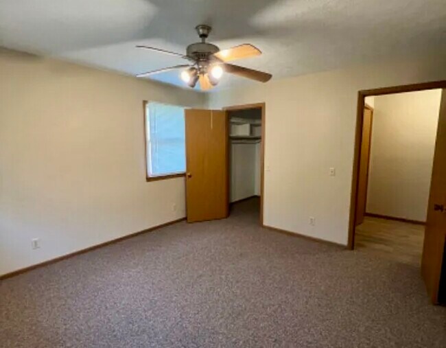 Building Photo - 504 W Maple St