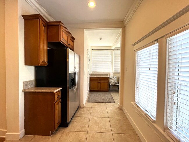 Building Photo - REMODELED 2 BED, 1.5 BATH IN CORONA