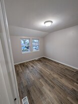 Building Photo - 8021 Park Haven Rd