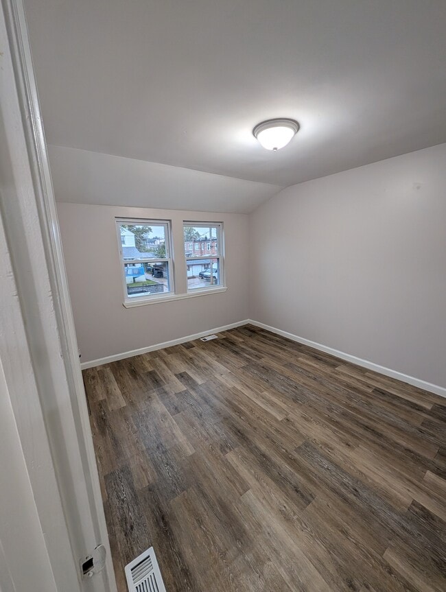 Building Photo - 8021 Park Haven Rd