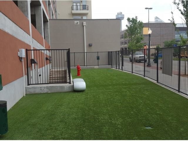 Building Photo - 2 bedroom in Dallas TX 75202