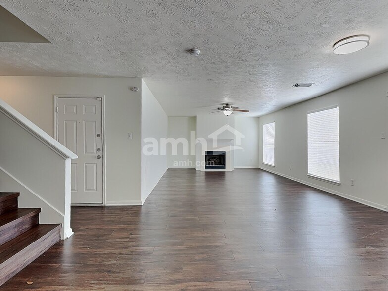 Building Photo - 12311 Claresholm Dr