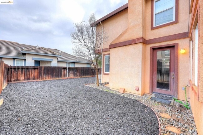 Building Photo - 220 Whispering Oaks Ct