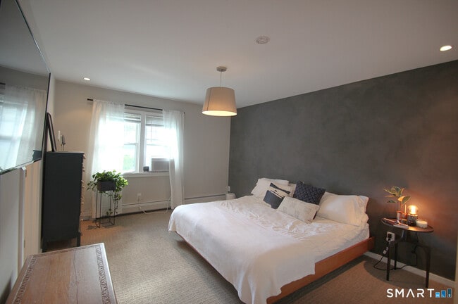 Building Photo - 83 Quinlan Ave