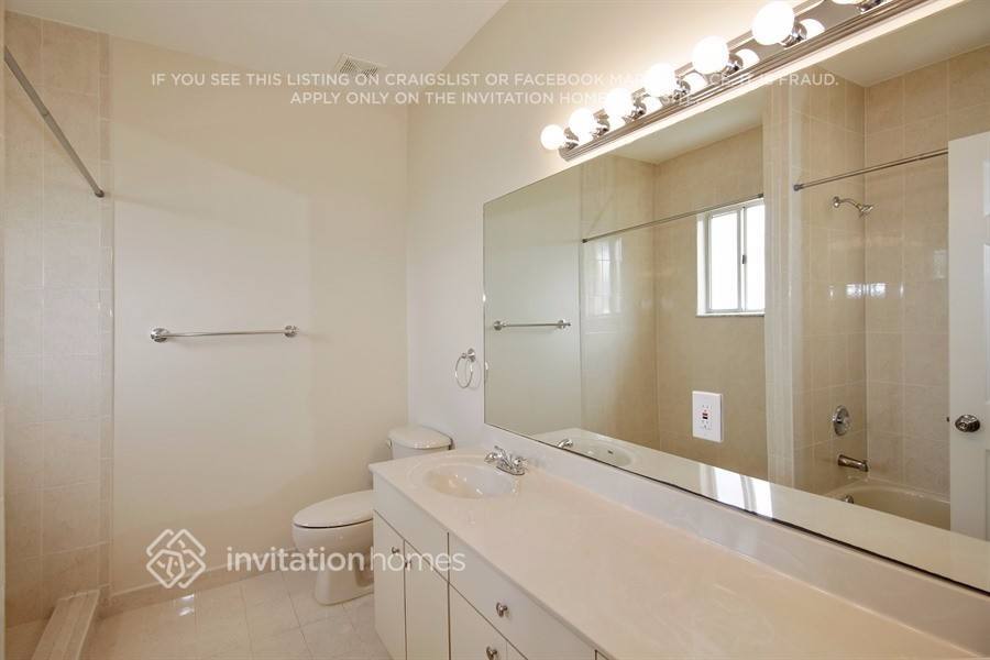 Building Photo - 2538 NE 41st Ave