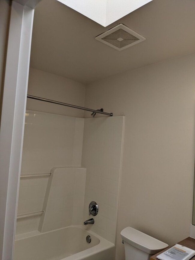 Building Photo - Woodinville Duvall Road. 4 bed. +den. 2.5 ...