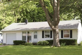 Building Photo - 1618 Sangamon Dr
