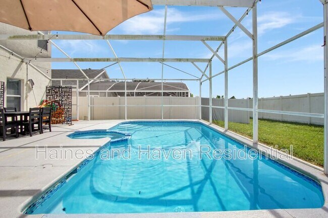 Building Photo - 323 Castlemain Cir