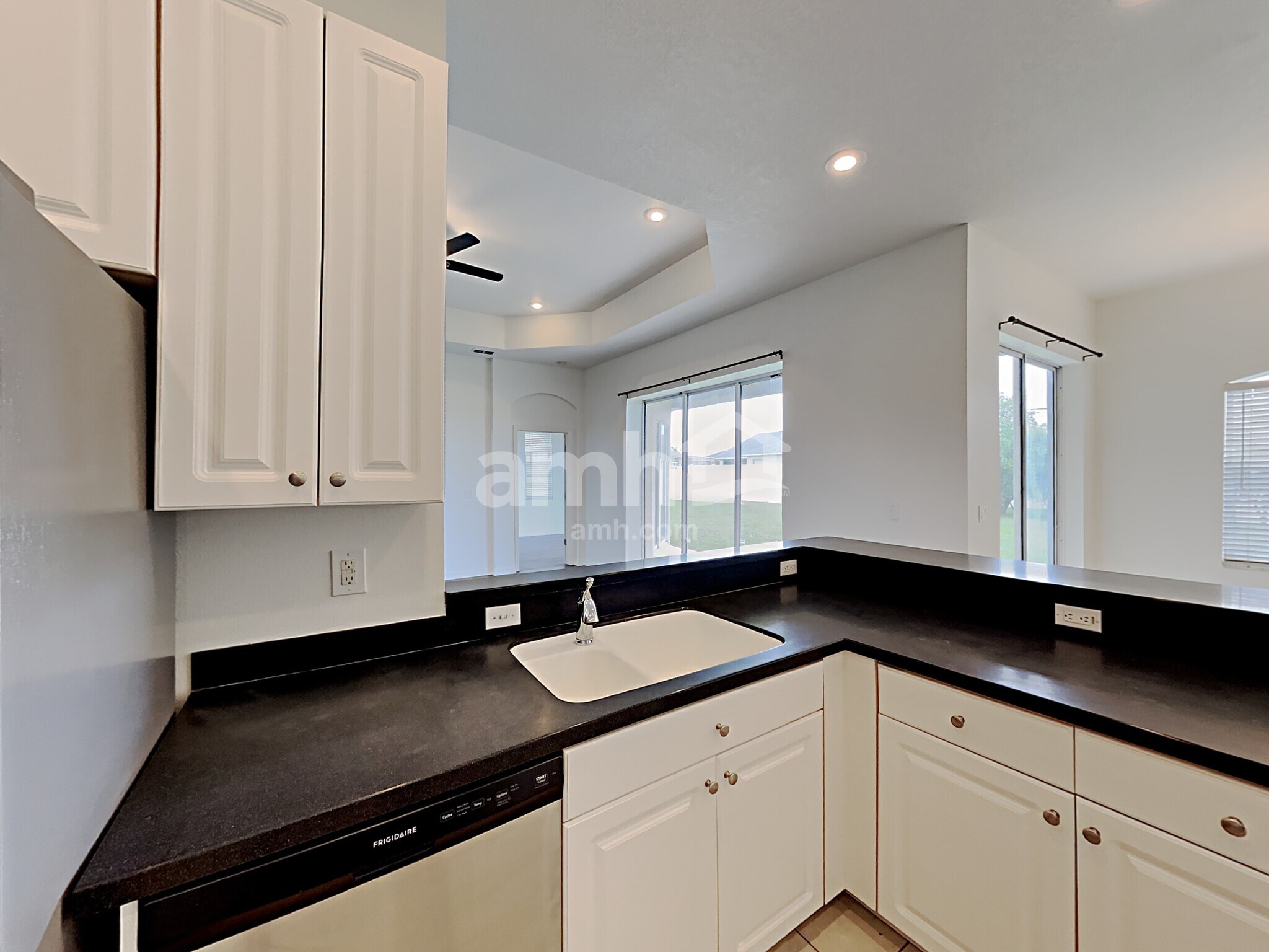 Building Photo - 1650 Papoose Way