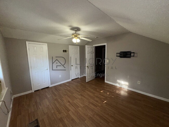 Building Photo - 102 Briarmeade Dr