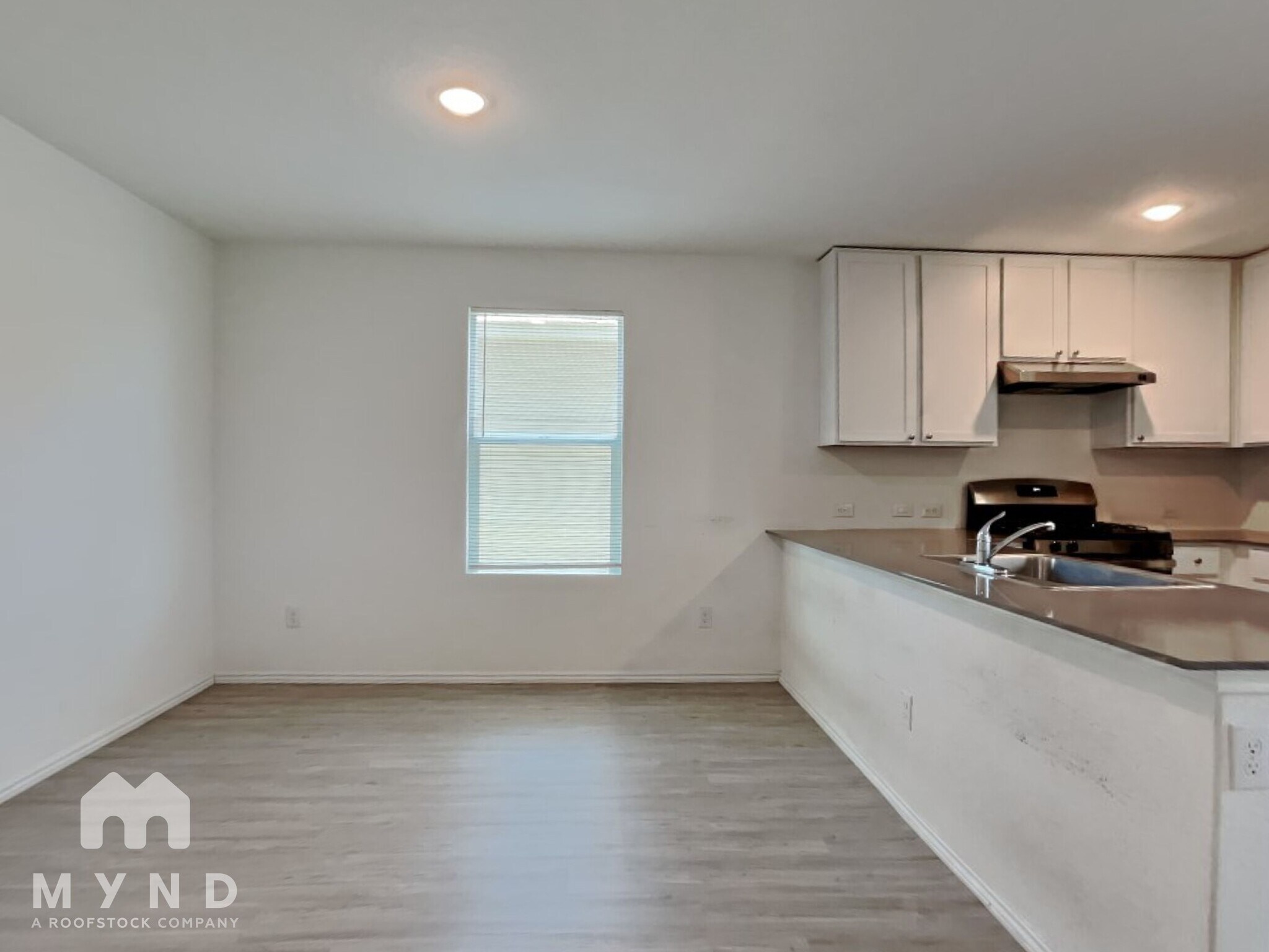 Building Photo - 9007 Lunar Cove