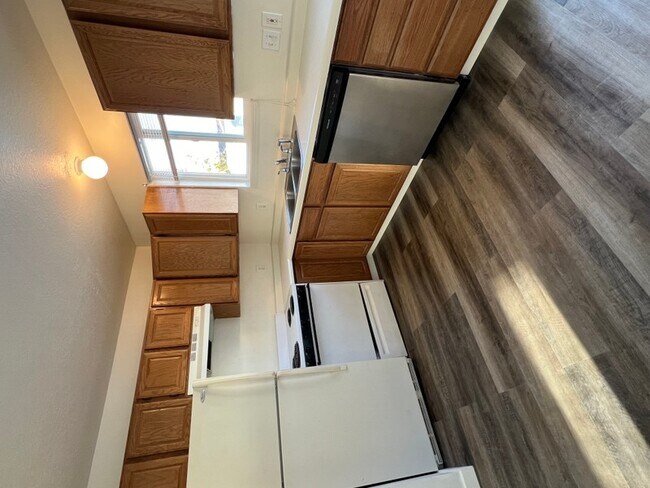 Building Photo - 682 N 400 W
