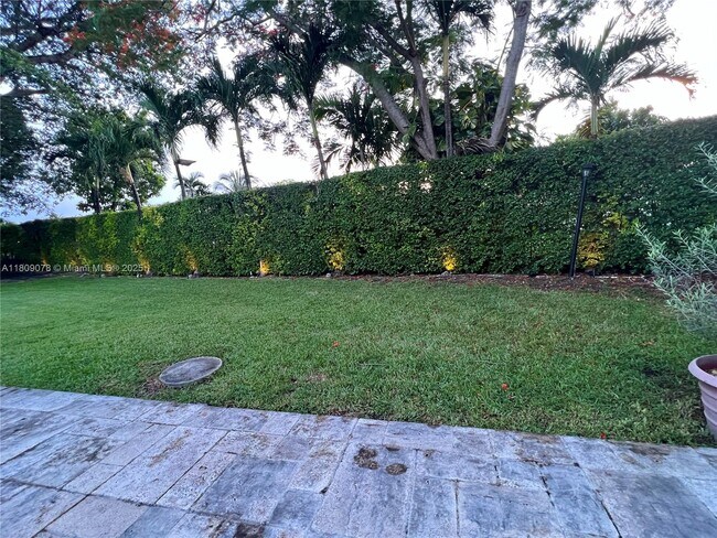 Building Photo - 7704 SW 139th Ct