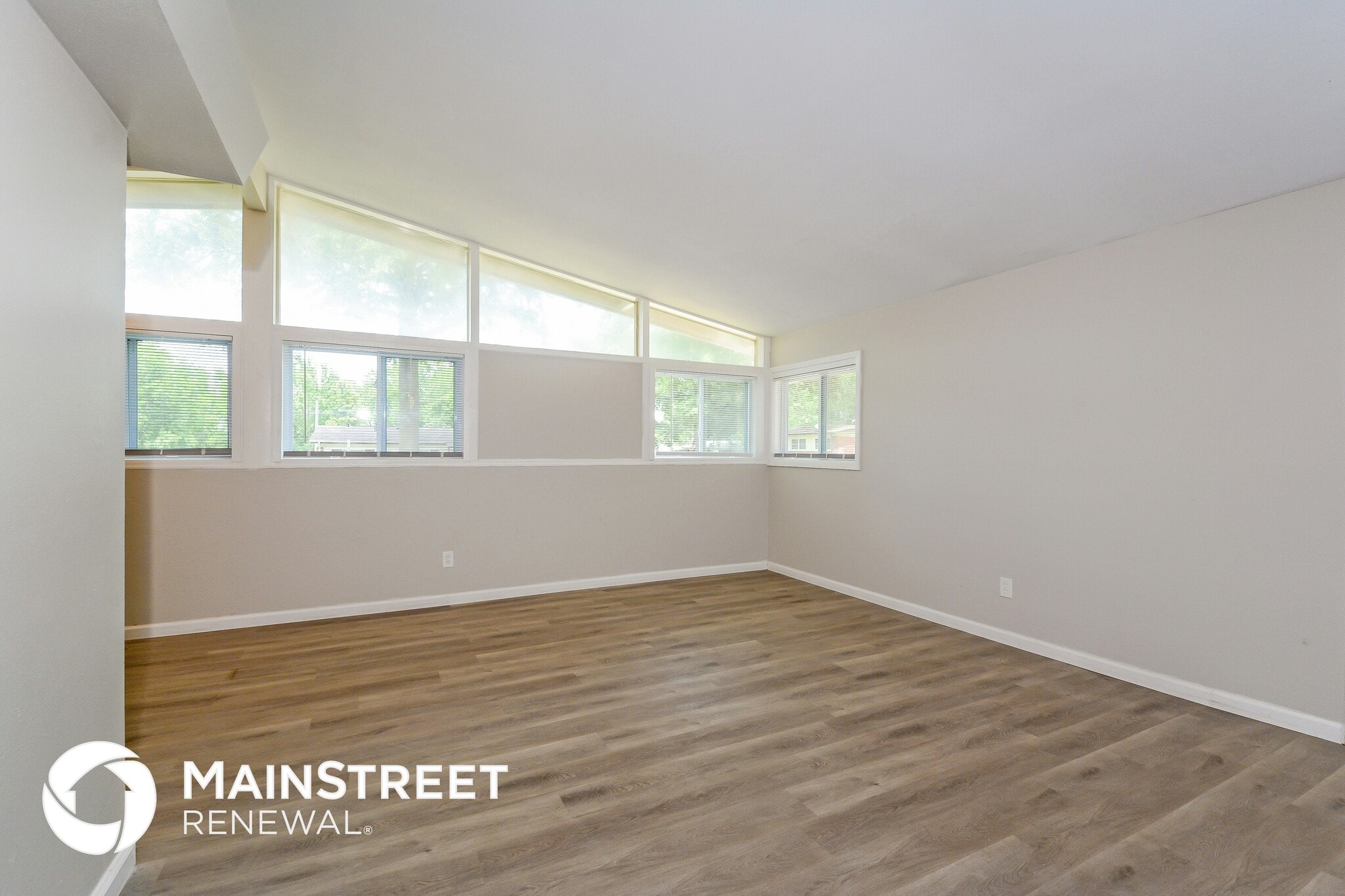 Building Photo - 2380 St Catherine St