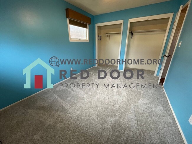 Building Photo - 4 bed / 2 bath Home with Tesla charging station