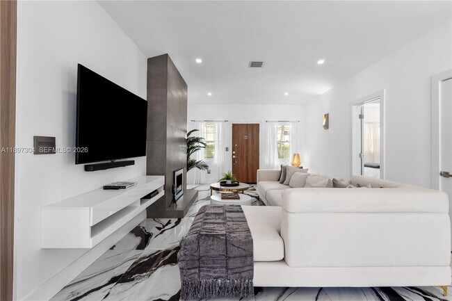 Building Photo - 1544 Michigan Ave