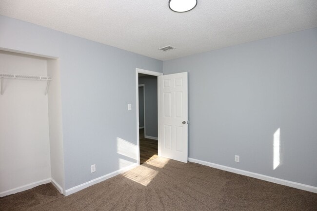 Building Photo - Newly Remodeled 3 Bedroom Home