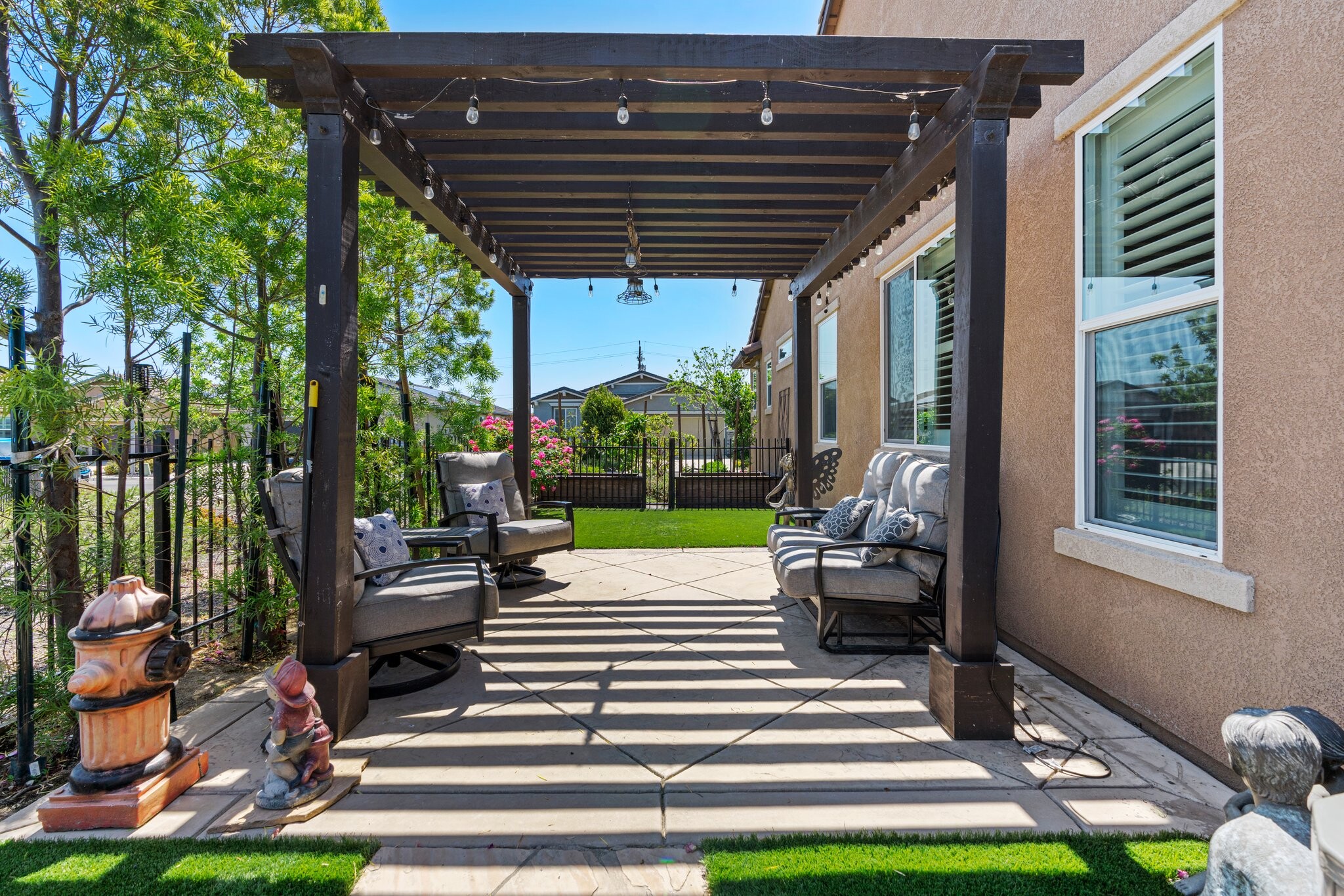 Building Photo - 377 Silver Ridge Dr