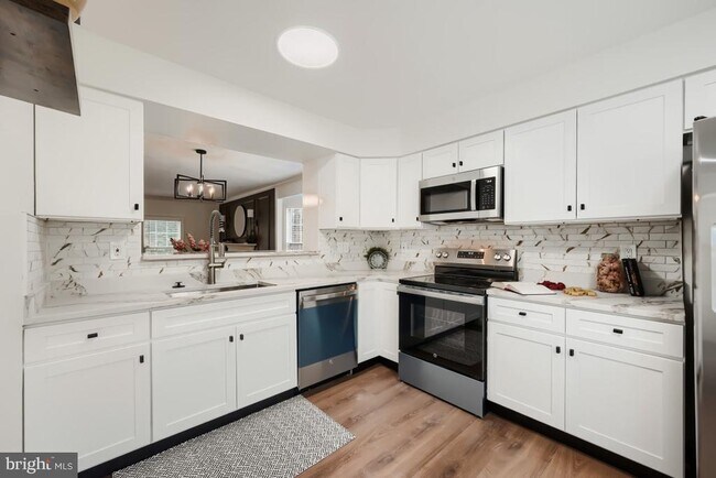 Building Photo - 8573 Black Star Cir
