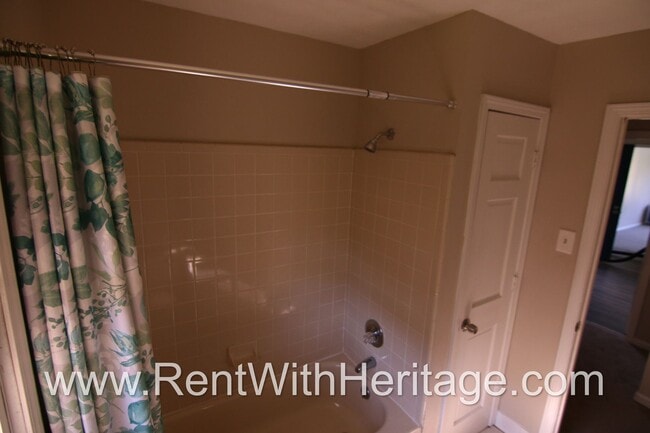 Building Photo - Charming Newly Renovated 3bd/ 2ba/ Gorgeou...