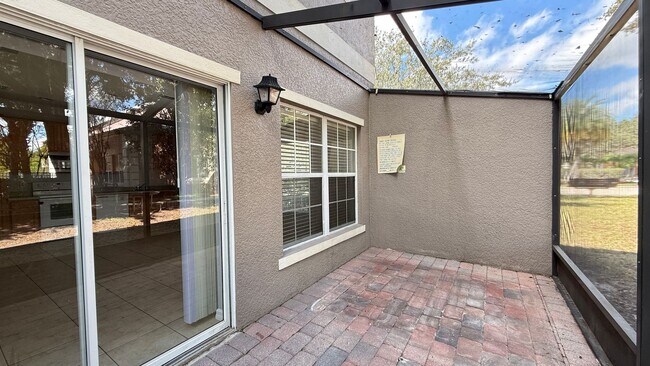 Building Photo - Spacious 4-Bed, 3-Bath End Unit Townhome w...