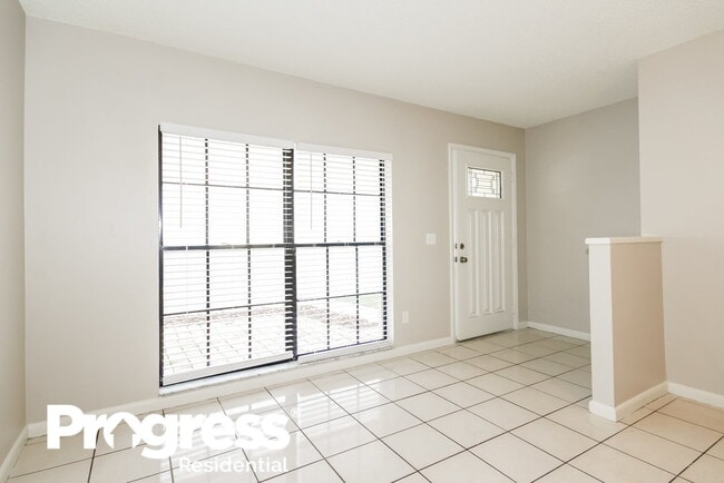 Building Photo - 428 Regal Park Dr