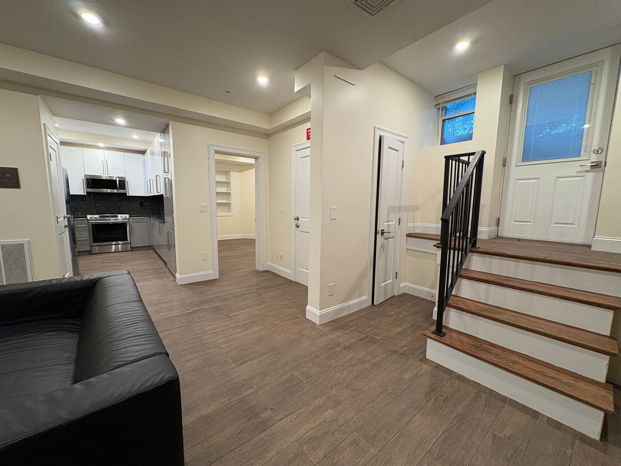 Building Photo - 1614 Beacon St