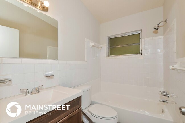 Building Photo - 1642 Banyan Dr