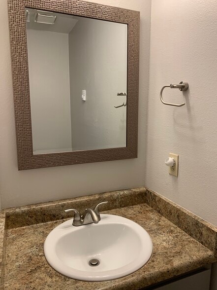 Half bath - 901 Florida Rd