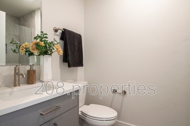 Building Photo - 486 E Violets Cv Ln
