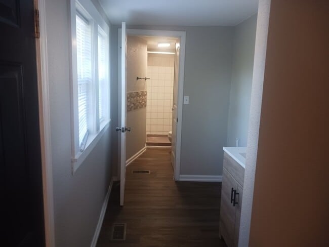 Building Photo - 3 bedroom, 2 bath with office in Frederick...