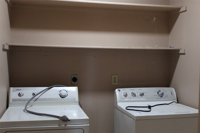 Building Photo - 4918 Maple Brook Ln