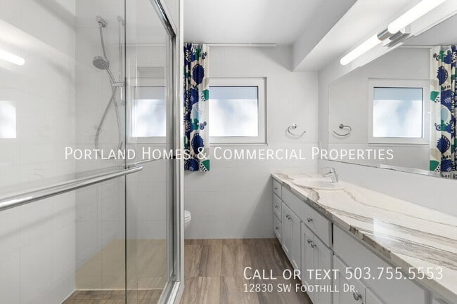 Building Photo - 12830 SW Foothill Dr